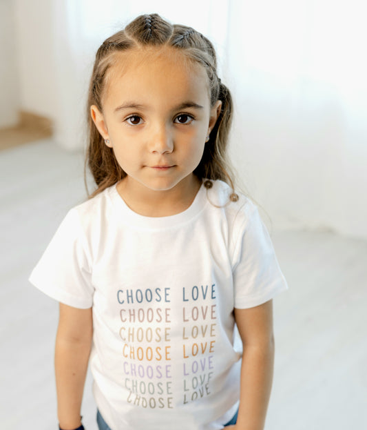 T-shirt "Choose Love", manga curta